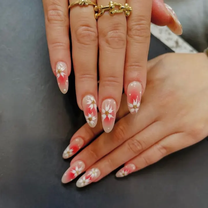 Nails by Beautique Bar: coral flowers